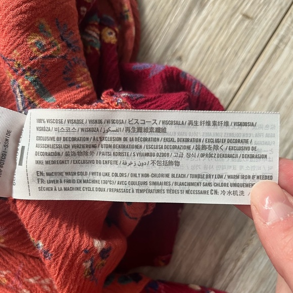 Hollister Bell Sleeve Cold Shoulder Top - Picture 4 of 6